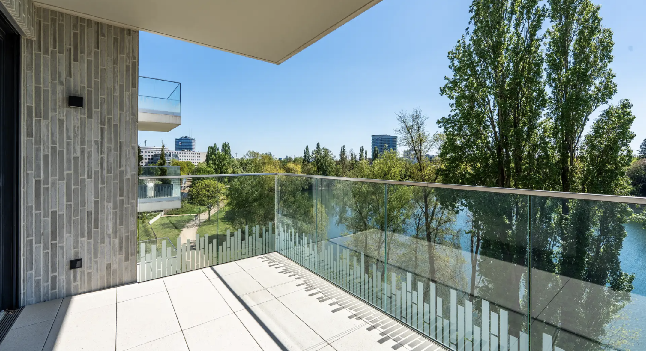 Modernes Wohnen am Wasser - 4-Zimmer-Wohnung mit Südterrasse und Privatgarten - 6