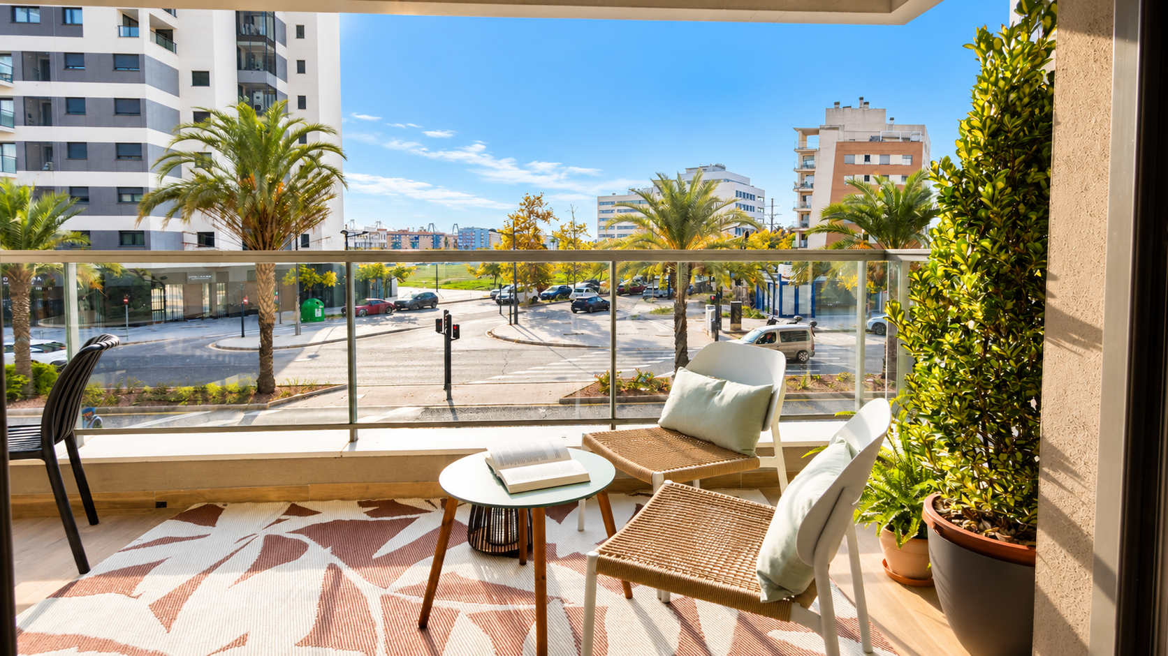 Moderne Neubauwohnung mit Terrasse und Pool in Valencia - 12