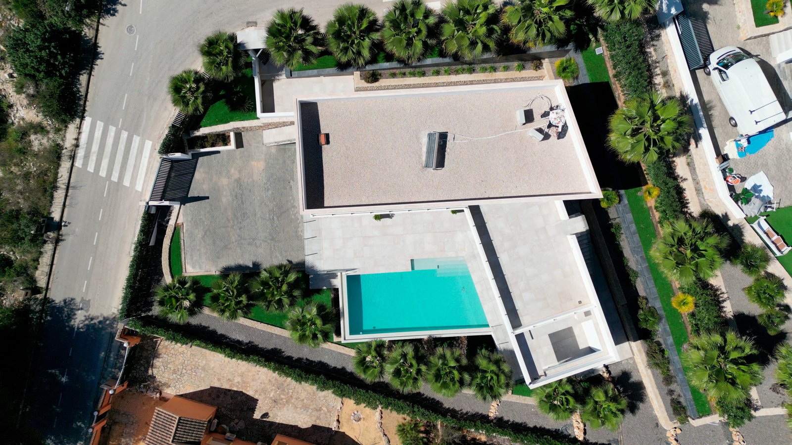 Moderne, aufregende Architektur-Villa in exponierter Lage von Javea mit Vermietungslizenz - 2