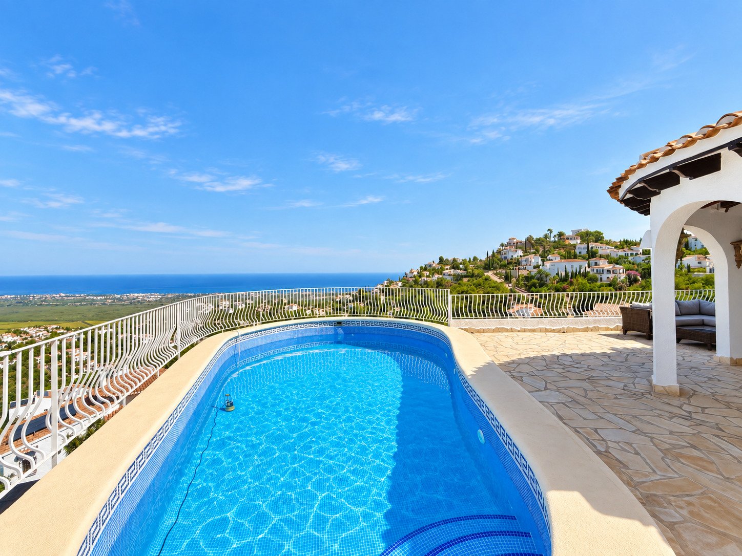 Großzügige, exklusive Villa mit Panoramameerblick, separatem Gästebereich und Doppelgarage - 2