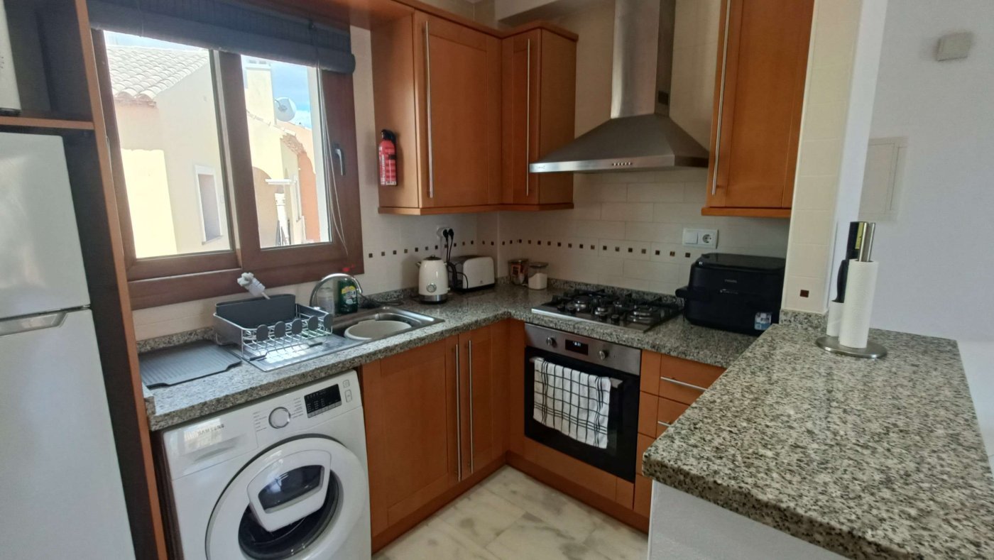 Wunderschöne Obergeschosswohnung mit 2 Schlafzimmern, 2 Bädern und eigener Dachterrasse mit fantastischem Blick über den Golfplatz - 10