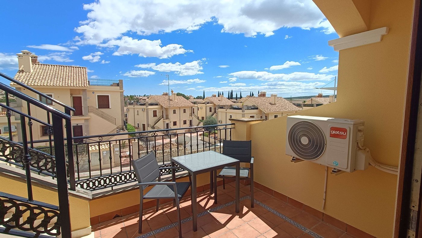 Wunderschöne Obergeschosswohnung mit 2 Schlafzimmern, 2 Bädern und eigener Dachterrasse mit fantastischem Blick über den Golfplatz - 21