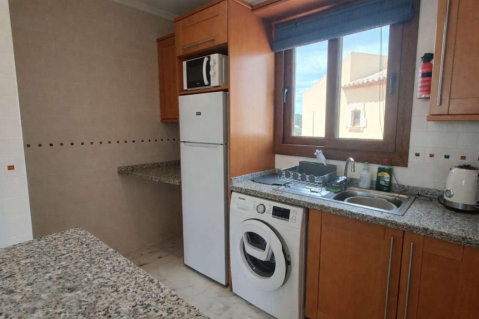 Wunderschöne Obergeschosswohnung mit 2 Schlafzimmern, 2 Bädern und eigener Dachterrasse mit fantastischem Blick über den Golfplatz - 11