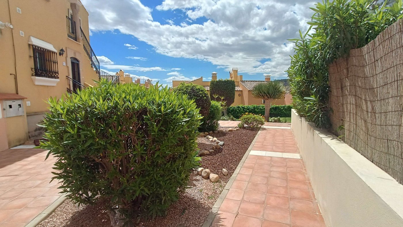 Wunderschöne Obergeschosswohnung mit 2 Schlafzimmern, 2 Bädern und eigener Dachterrasse mit fantastischem Blick über den Golfplatz - 31
