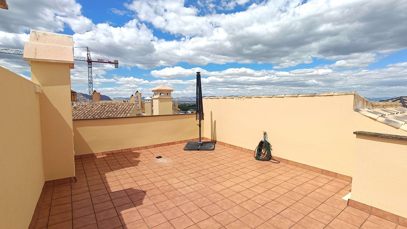 Wunderschöne Obergeschosswohnung mit 2 Schlafzimmern, 2 Bädern und eigener Dachterrasse mit fantastischem Blick über den Golfplatz - 24