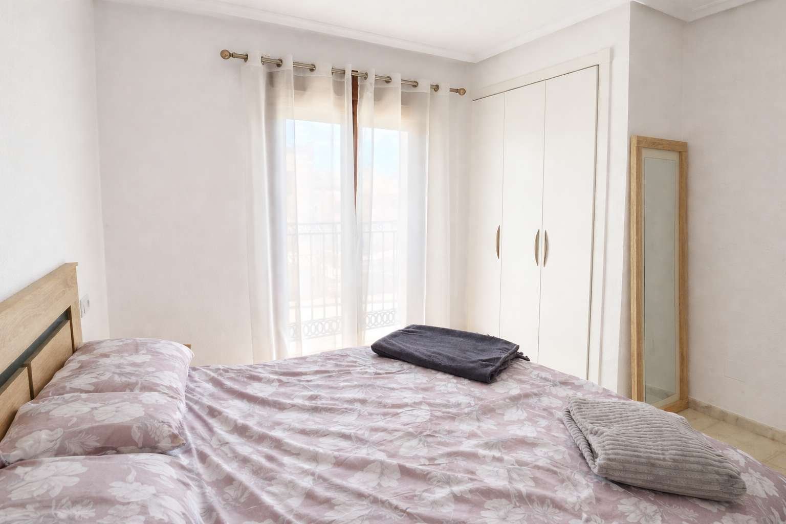 Wunderschöne Obergeschosswohnung mit 2 Schlafzimmern, 2 Bädern und eigener Dachterrasse mit fantastischem Blick über den Golfplatz - 14
