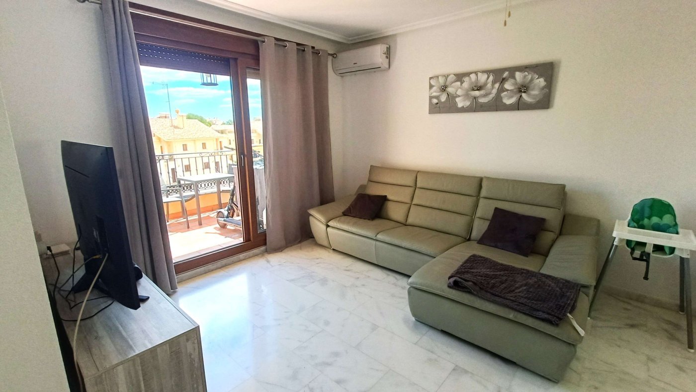 Wunderschöne Obergeschosswohnung mit 2 Schlafzimmern, 2 Bädern und eigener Dachterrasse mit fantastischem Blick über den Golfplatz - 4