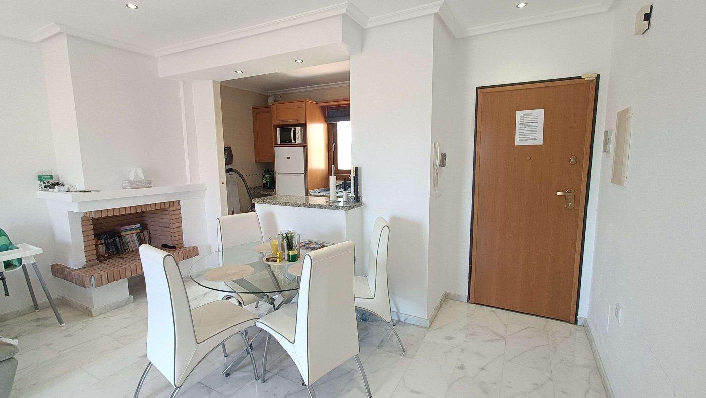 Wunderschöne Obergeschosswohnung mit 2 Schlafzimmern, 2 Bädern und eigener Dachterrasse mit fantastischem Blick über den Golfplatz - 8
