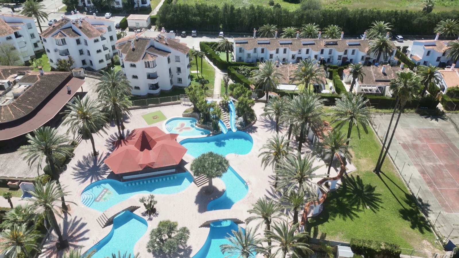 Sehr gepflegtes Reihenhaus mit 3 Schlafzimmern in der beliebten Ferienanlage El Palmar mit großer Poollandschaft - 1