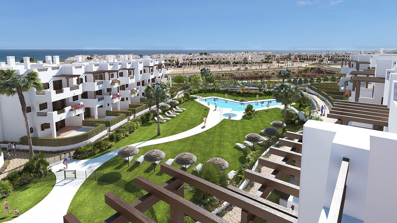 Komfortable Wohnungen mit 2 Schlafzimmern, Tiefgaragenstellplatz und Gemeinschaftspool nur 600 m vom Strand - 2