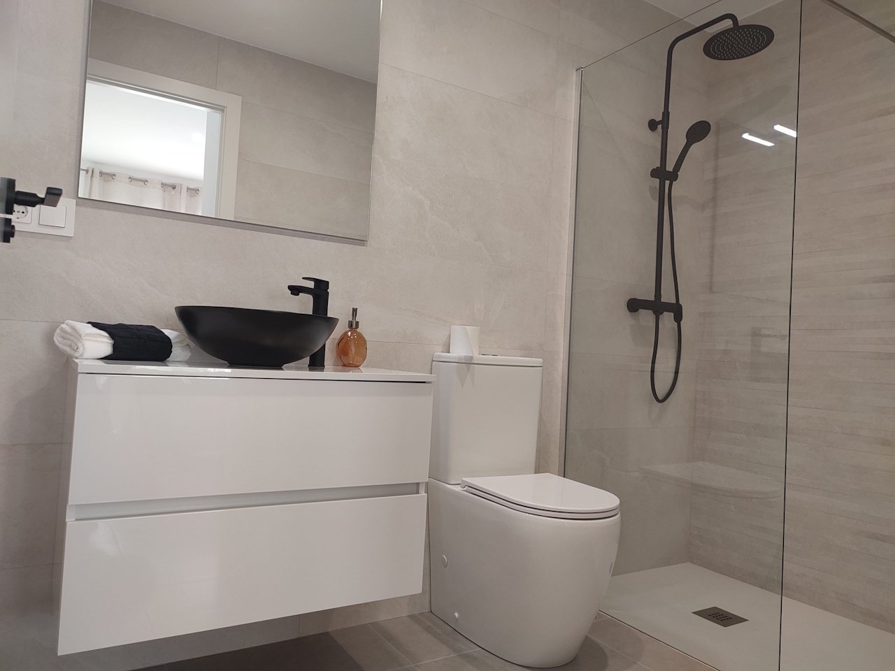 Wunderschöne Villen mit 3 Schlafzimmern, 2 Bädern, Dachterrasse und Privatpool - 14