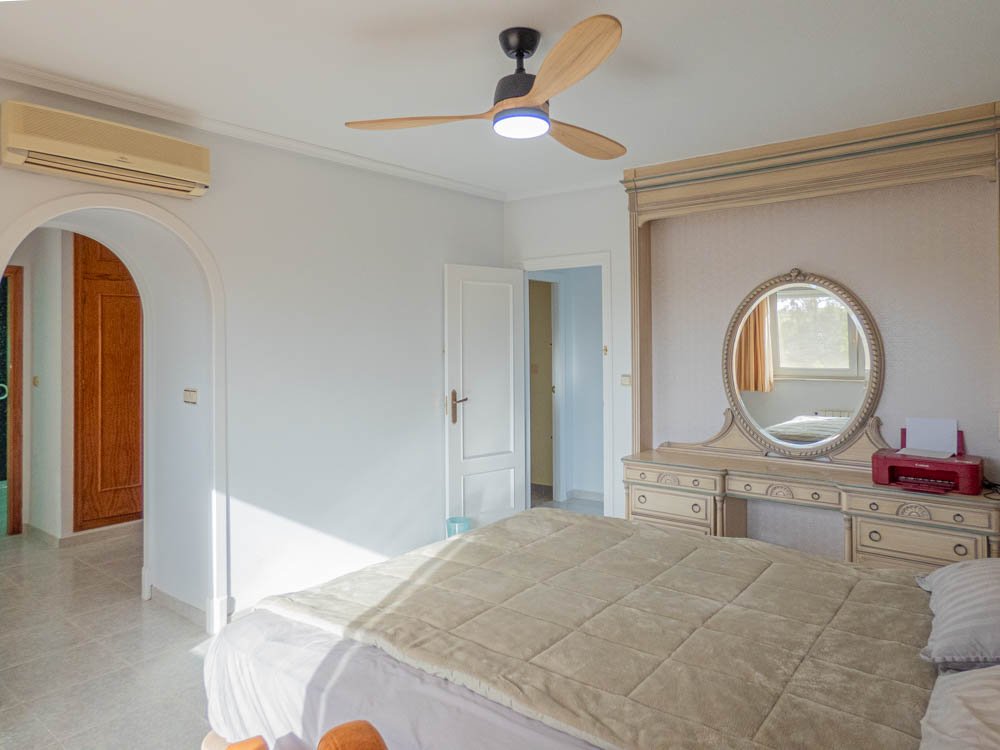 Wunderschöne renovierte Landhaus-Villa mit 7 Schlafzimmern, 7 Bädern, Klimaanlage, Zentralheizung, Doppelgarage und beheizbarem Privatpool - 28