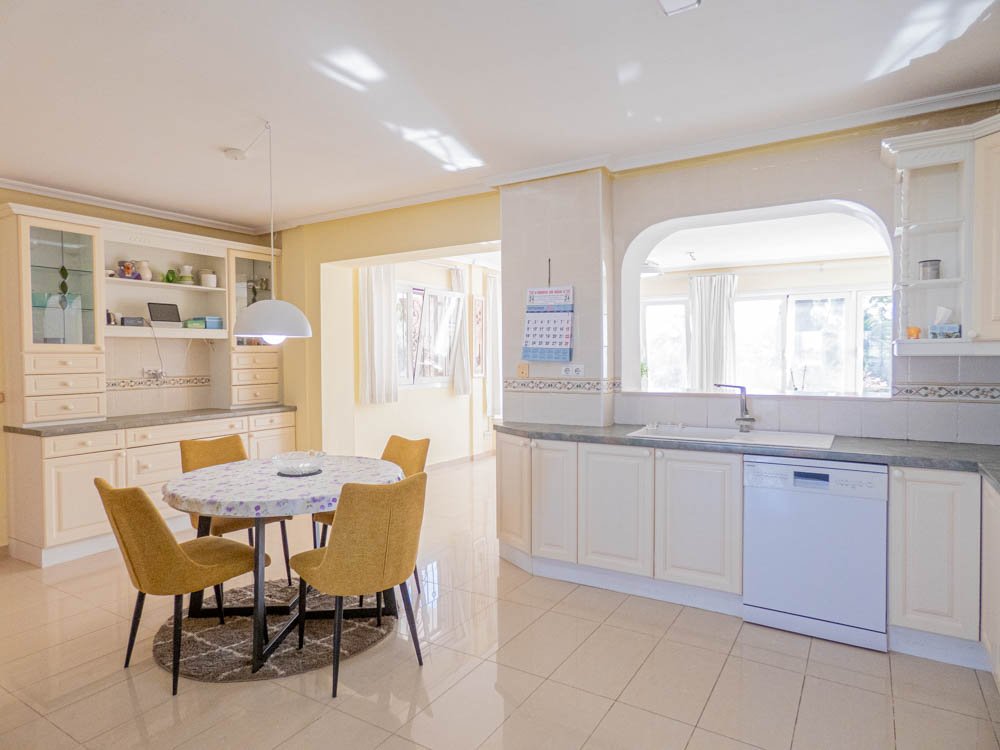 Wunderschöne renovierte Landhaus-Villa mit 7 Schlafzimmern, 7 Bädern, Klimaanlage, Zentralheizung, Doppelgarage und beheizbarem Privatpool - 5