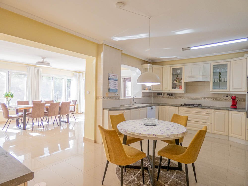 Wunderschöne renovierte Landhaus-Villa mit 7 Schlafzimmern, 7 Bädern, Klimaanlage, Zentralheizung, Doppelgarage und beheizbarem Privatpool - 3