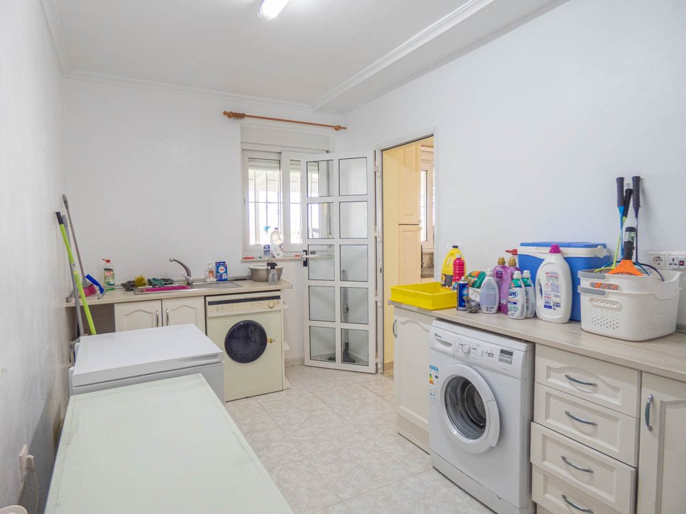Wunderschöne renovierte Landhaus-Villa mit 7 Schlafzimmern, 7 Bädern, Klimaanlage, Zentralheizung, Doppelgarage und beheizbarem Privatpool - 8