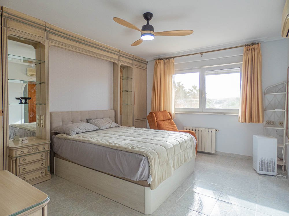 Wunderschöne renovierte Landhaus-Villa mit 7 Schlafzimmern, 7 Bädern, Klimaanlage, Zentralheizung, Doppelgarage und beheizbarem Privatpool - 26
