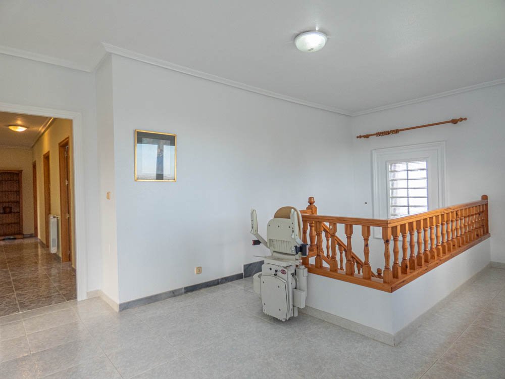 Wunderschöne renovierte Landhaus-Villa mit 7 Schlafzimmern, 7 Bädern, Klimaanlage, Zentralheizung, Doppelgarage und beheizbarem Privatpool - 25