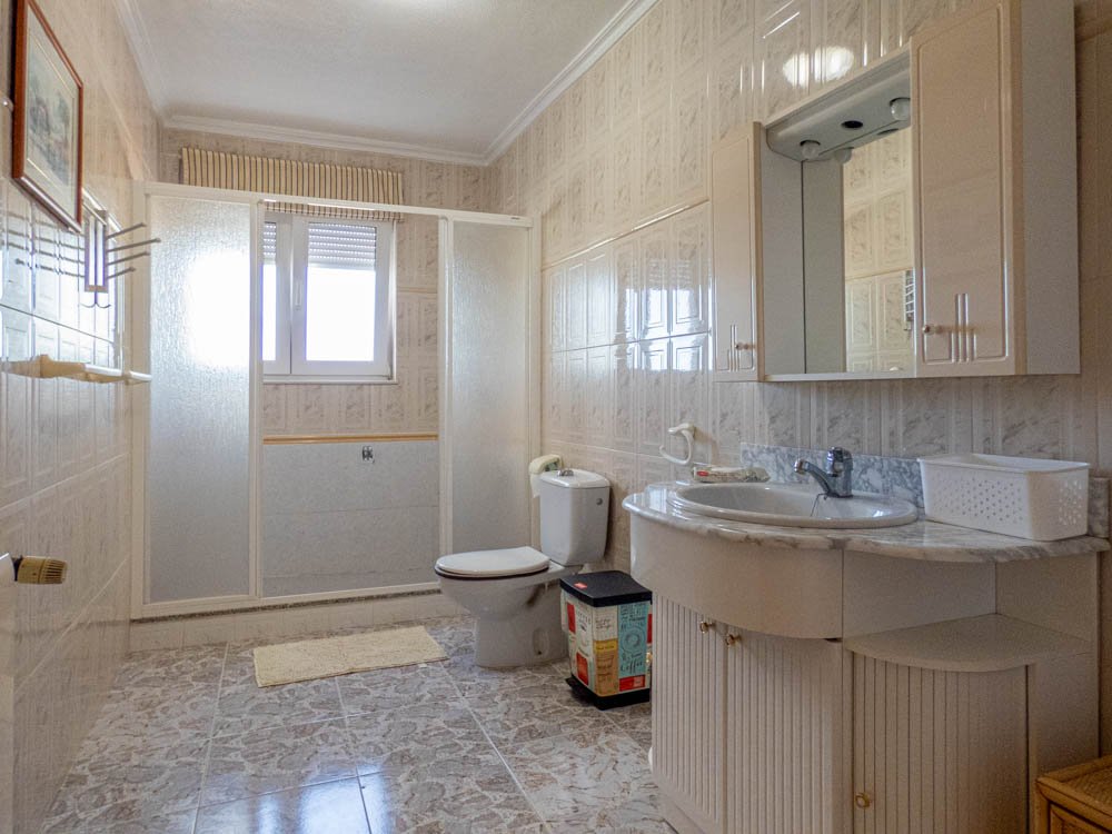 Wunderschöne renovierte Landhaus-Villa mit 7 Schlafzimmern, 7 Bädern, Klimaanlage, Zentralheizung, Doppelgarage und beheizbarem Privatpool - 35