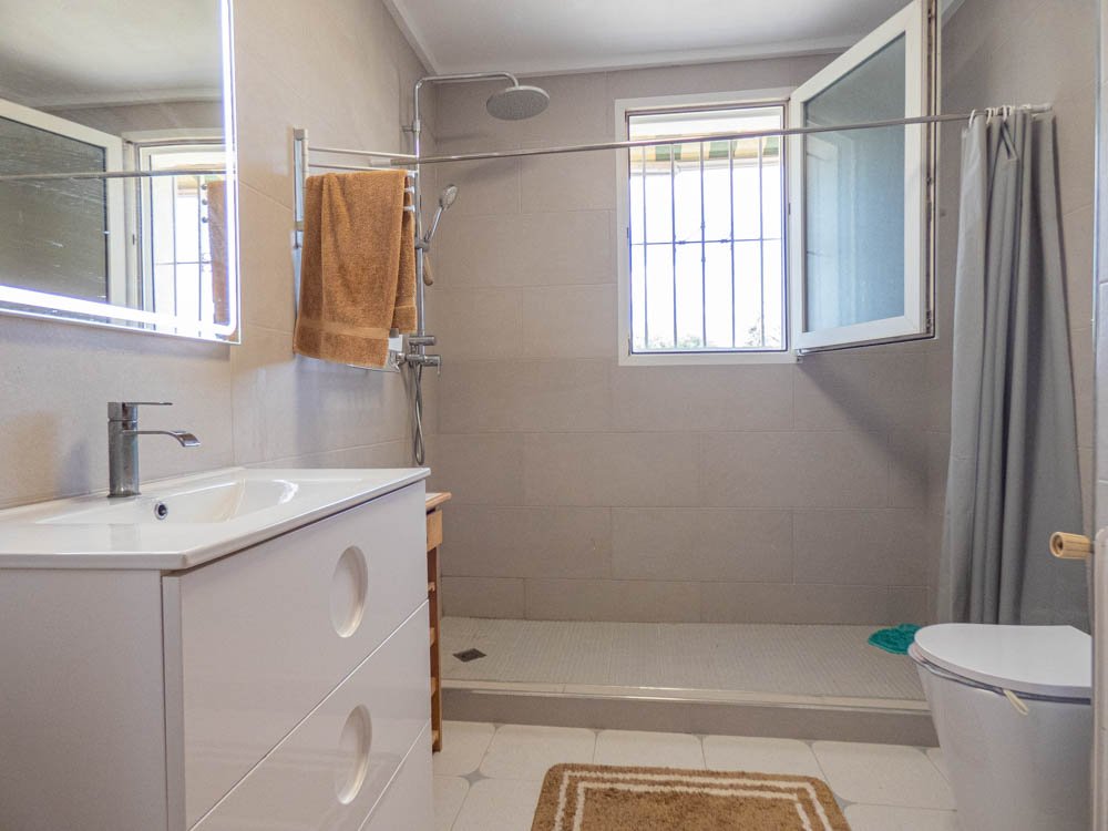 Wunderschöne renovierte Landhaus-Villa mit 7 Schlafzimmern, 7 Bädern, Klimaanlage, Zentralheizung, Doppelgarage und beheizbarem Privatpool - 18