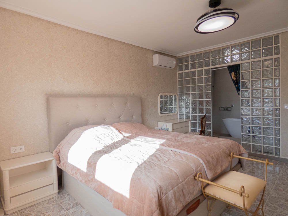 Wunderschöne renovierte Landhaus-Villa mit 7 Schlafzimmern, 7 Bädern, Klimaanlage, Zentralheizung, Doppelgarage und beheizbarem Privatpool - 39