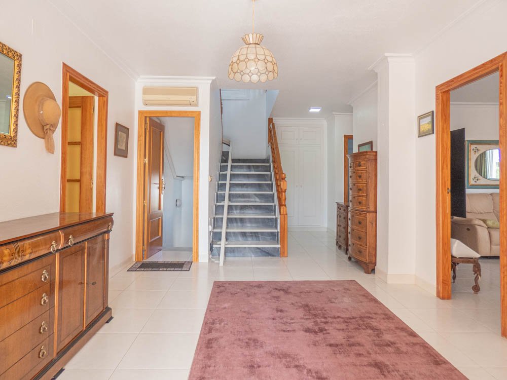 Wunderschöne renovierte Landhaus-Villa mit 7 Schlafzimmern, 7 Bädern, Klimaanlage, Zentralheizung, Doppelgarage und beheizbarem Privatpool - 2