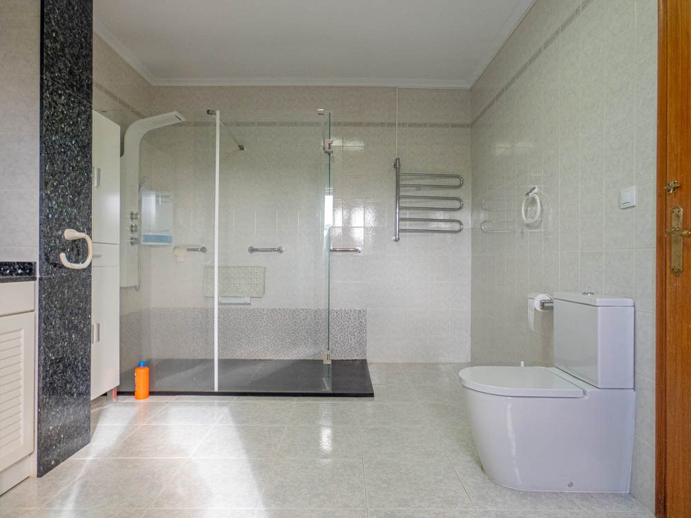 Wunderschöne renovierte Landhaus-Villa mit 7 Schlafzimmern, 7 Bädern, Klimaanlage, Zentralheizung, Doppelgarage und beheizbarem Privatpool - 31
