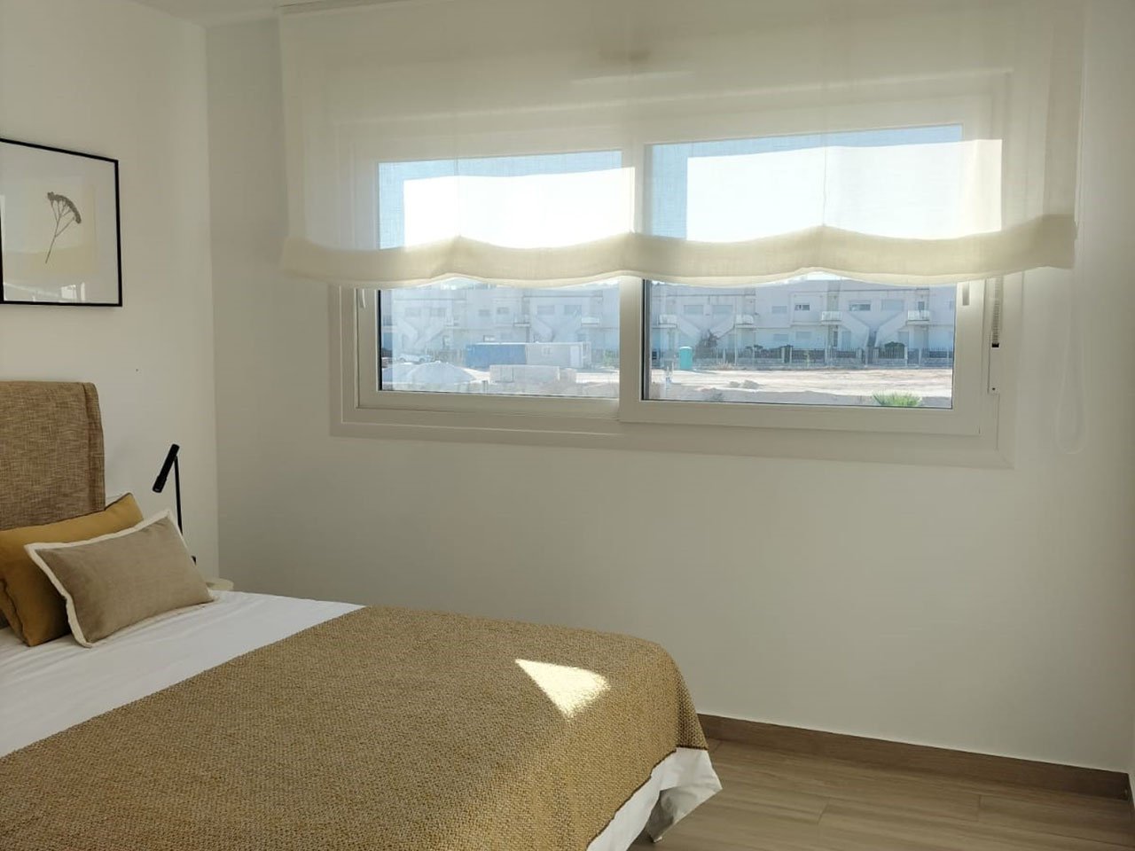 Moderne und komfortable Reihenhäuser mit 2 Schlafzimmern, 2 Bädern und Gemeinschaftspool in Golfanlage - 9