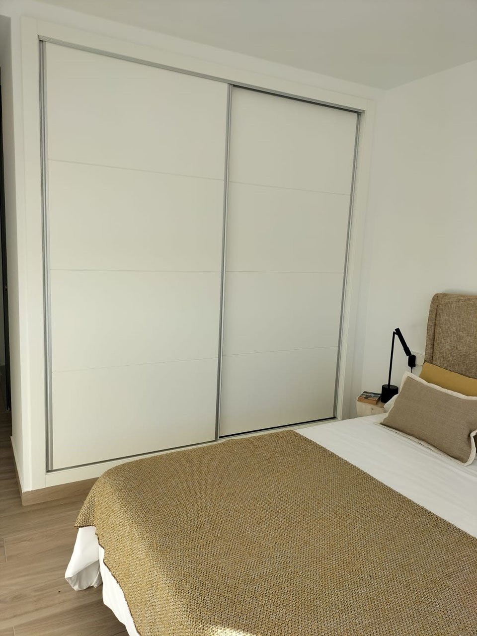 Moderne und komfortable Reihenhäuser mit 2 Schlafzimmern, 2 Bädern und Gemeinschaftspool in Golfanlage - 10