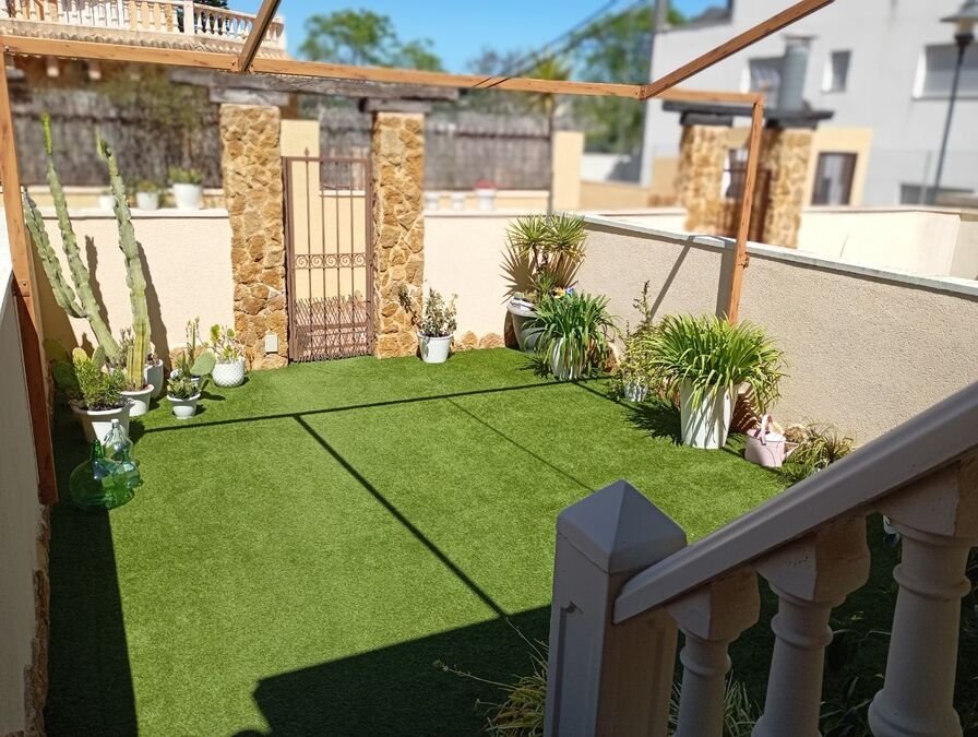 Reihenhaus mit 2 Schlafzimmern, 2 Bädern, Gäste-WC, Dachterrasse, Tiefgaragenstellplatz und Gemeinschaftspool - 10