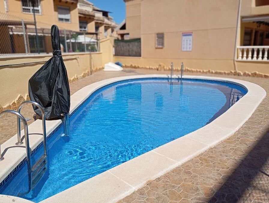 Reihenhaus mit 2 Schlafzimmern, 2 Bädern, Gäste-WC, Dachterrasse, Tiefgaragenstellplatz und Gemeinschaftspool - 5