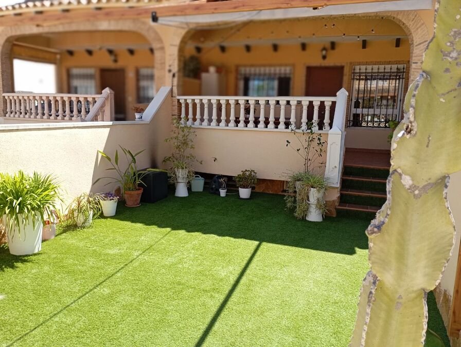Reihenhaus mit 2 Schlafzimmern, 2 Bädern, Gäste-WC, Dachterrasse, Tiefgaragenstellplatz und Gemeinschaftspool - 4