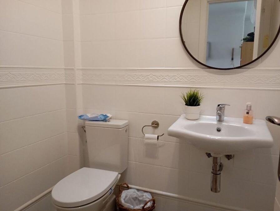 Reihenhaus mit 2 Schlafzimmern, 2 Bädern, Gäste-WC, Dachterrasse, Tiefgaragenstellplatz und Gemeinschaftspool - 6