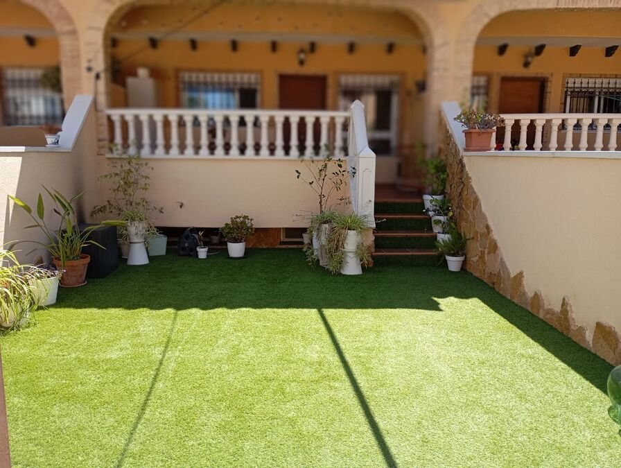 Reihenhaus mit 2 Schlafzimmern, 2 Bädern, Gäste-WC, Dachterrasse, Tiefgaragenstellplatz und Gemeinschaftspool - 12