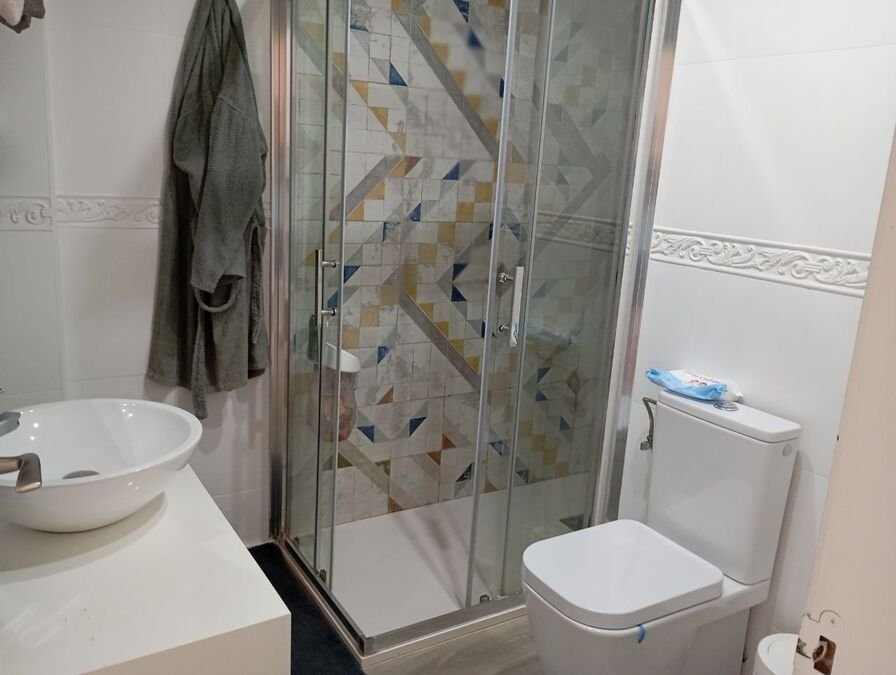 Reihenhaus mit 2 Schlafzimmern, 2 Bädern, Gäste-WC, Dachterrasse, Tiefgaragenstellplatz und Gemeinschaftspool - 25