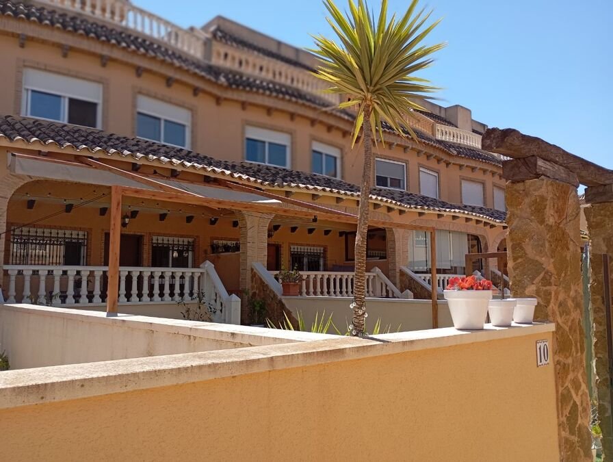 Reihenhaus mit 2 Schlafzimmern, 2 Bädern, Gäste-WC, Dachterrasse, Tiefgaragenstellplatz und Gemeinschaftspool - 13