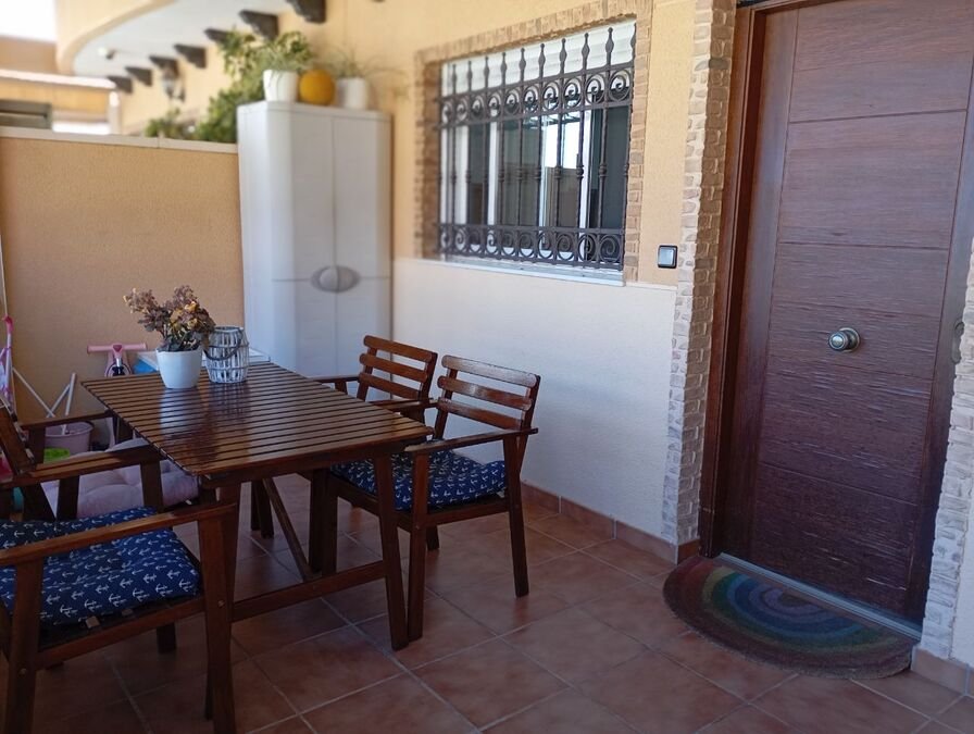 Reihenhaus mit 2 Schlafzimmern, 2 Bädern, Gäste-WC, Dachterrasse, Tiefgaragenstellplatz und Gemeinschaftspool - 8