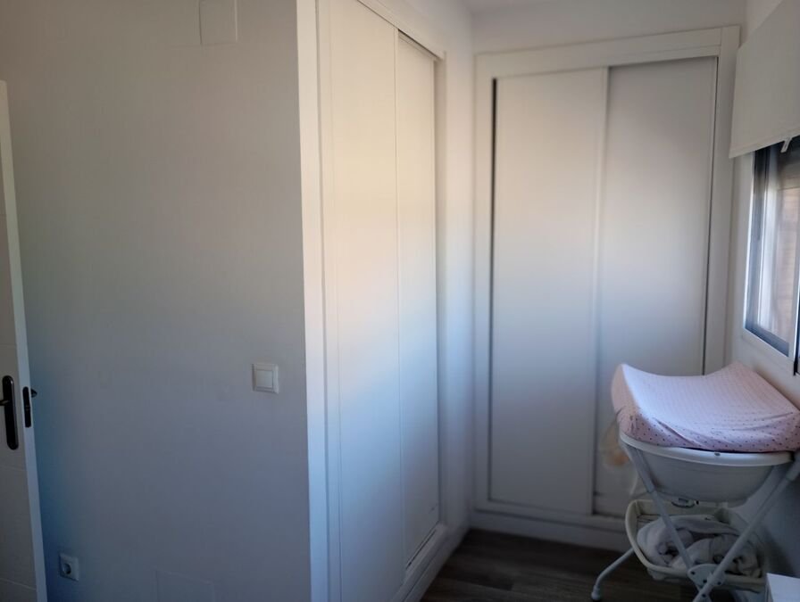 Reihenhaus mit 2 Schlafzimmern, 2 Bädern, Gäste-WC, Dachterrasse, Tiefgaragenstellplatz und Gemeinschaftspool - 24