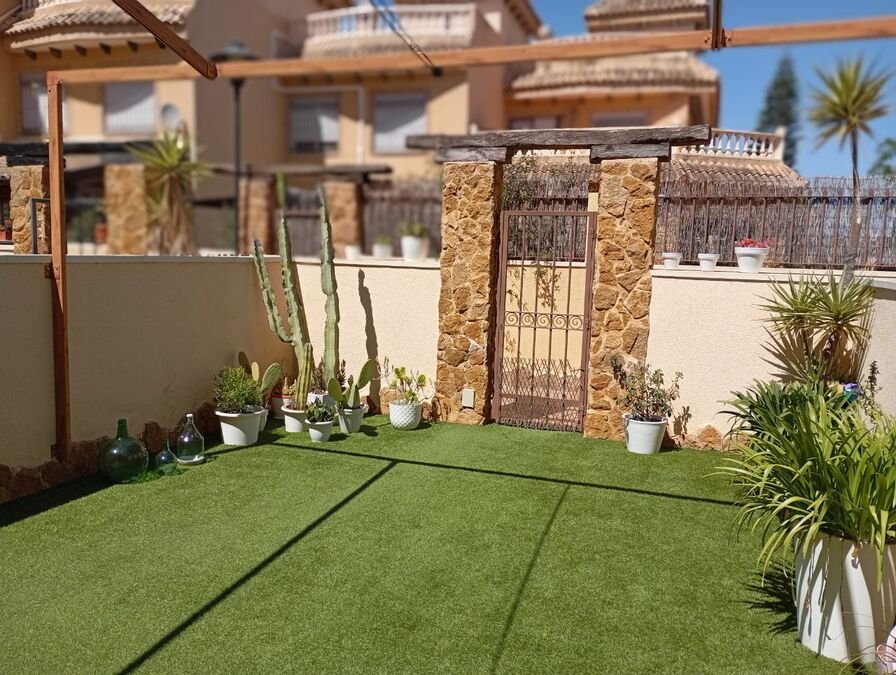 Reihenhaus mit 2 Schlafzimmern, 2 Bädern, Gäste-WC, Dachterrasse, Tiefgaragenstellplatz und Gemeinschaftspool - 11
