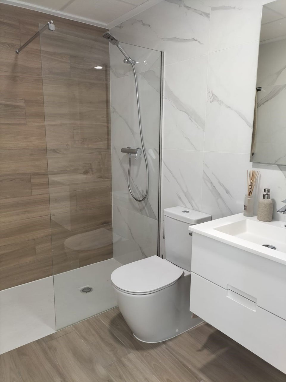 Moderne und komfortable 3-Zimmer-Obergeschoss-Wohnungen mit Gemeinschaftspool in Golfanlage - 14