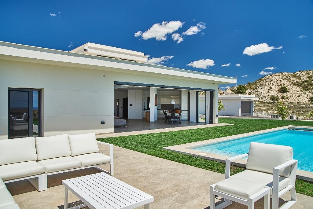 Moderne Luxusvilla mit 4 Schlafzimmern, 4 Bädern, Privatpool und atemberaubendem Ausblick - 1
