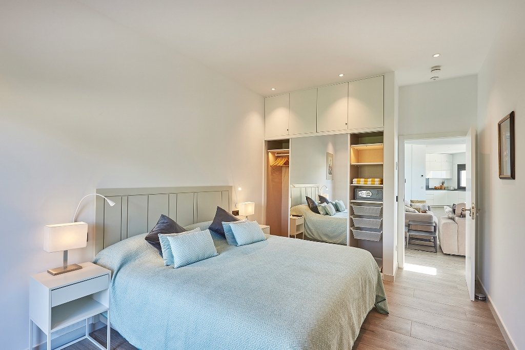 Moderne Luxusvilla mit 4 Schlafzimmern, 4 Bädern, Privatpool und atemberaubendem Ausblick - 14