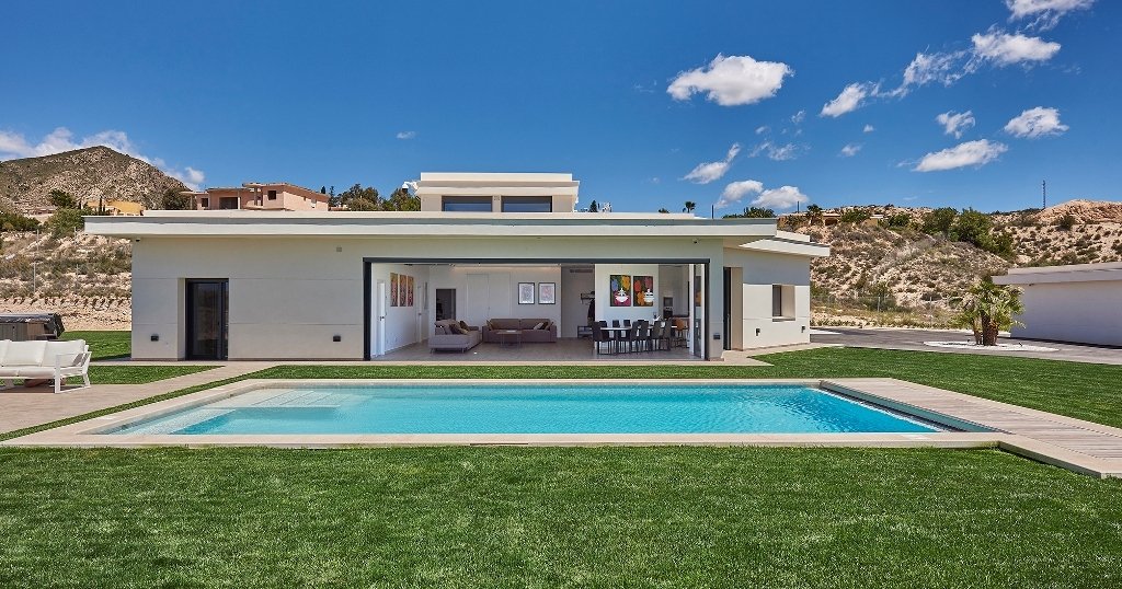 Moderne Luxusvilla mit 4 Schlafzimmern, 4 Bädern, Privatpool und atemberaubendem Ausblick - 2