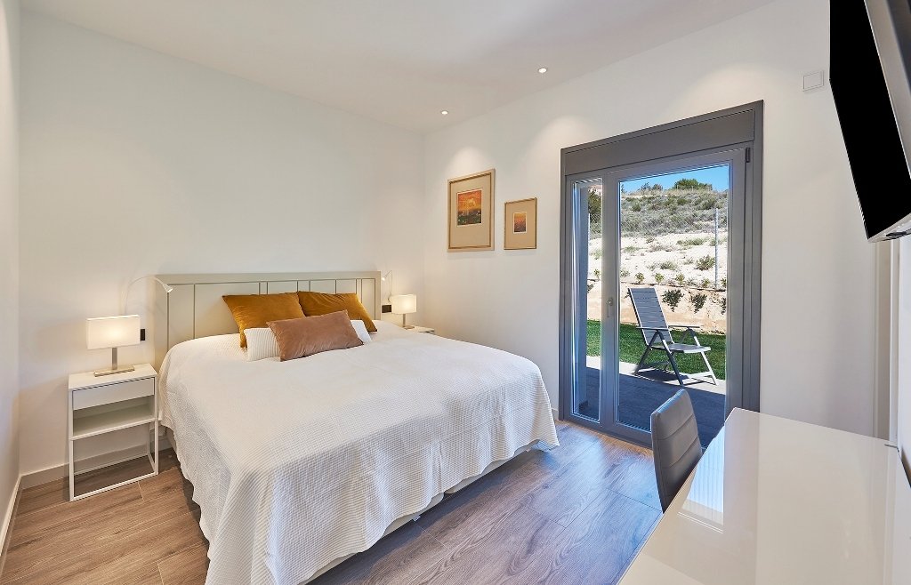 Moderne Luxusvilla mit 4 Schlafzimmern, 4 Bädern, Privatpool und atemberaubendem Ausblick - 15