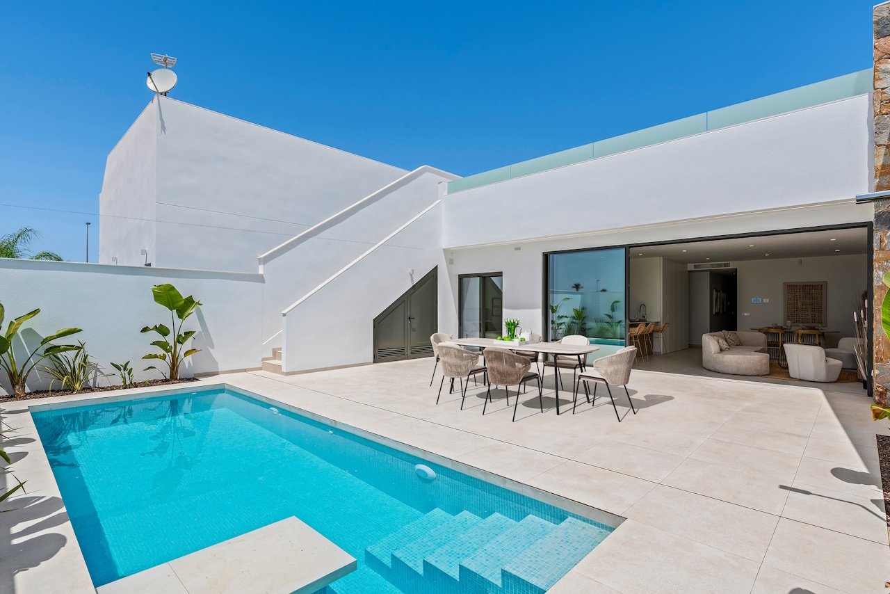 Villen mit 3 Schlafzimmern, 2 Bädern, Klimaanlage, Kfz-Stellplatz und Privatpool in der La Serena Golfanlage - 1