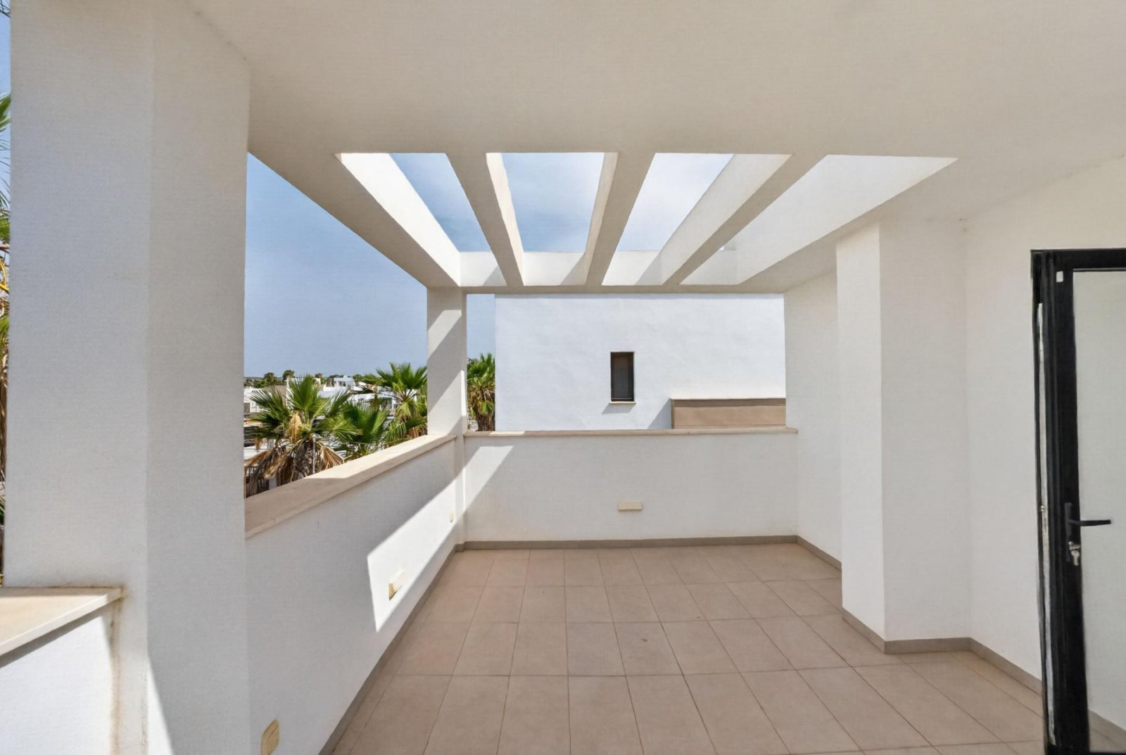 Moderne freistehende Villa mit 3 Schlafzimmern, 2 Bädern, Gäste-WC und privatem Pool in El Raso - 39