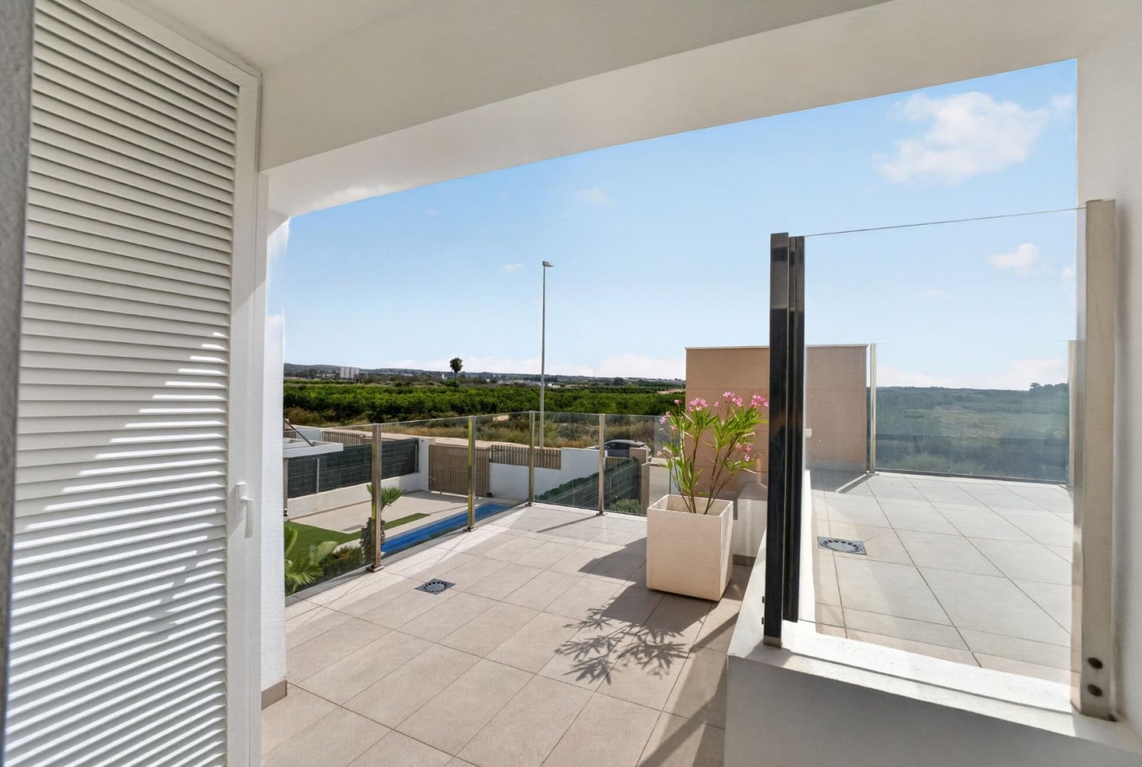 Moderne freistehende Villa mit 3 Schlafzimmern, 2 Bädern, Gäste-WC und privatem Pool in El Raso - 29