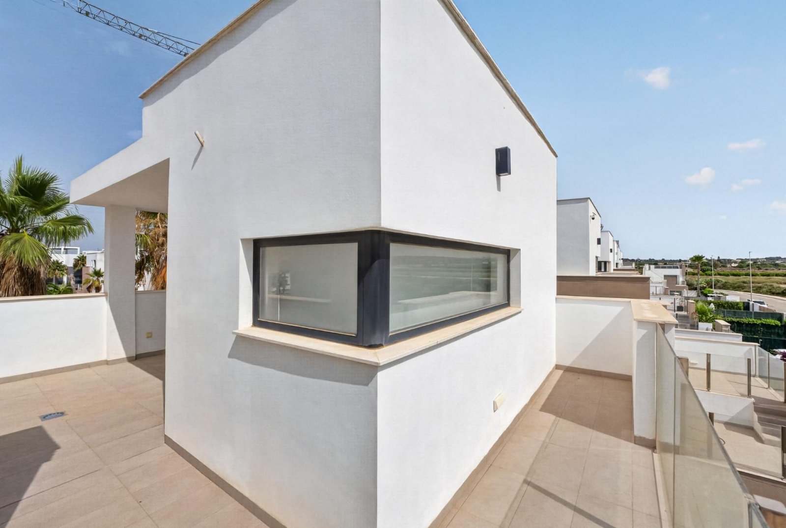 Moderne freistehende Villa mit 3 Schlafzimmern, 2 Bädern, Gäste-WC und privatem Pool in El Raso - 42