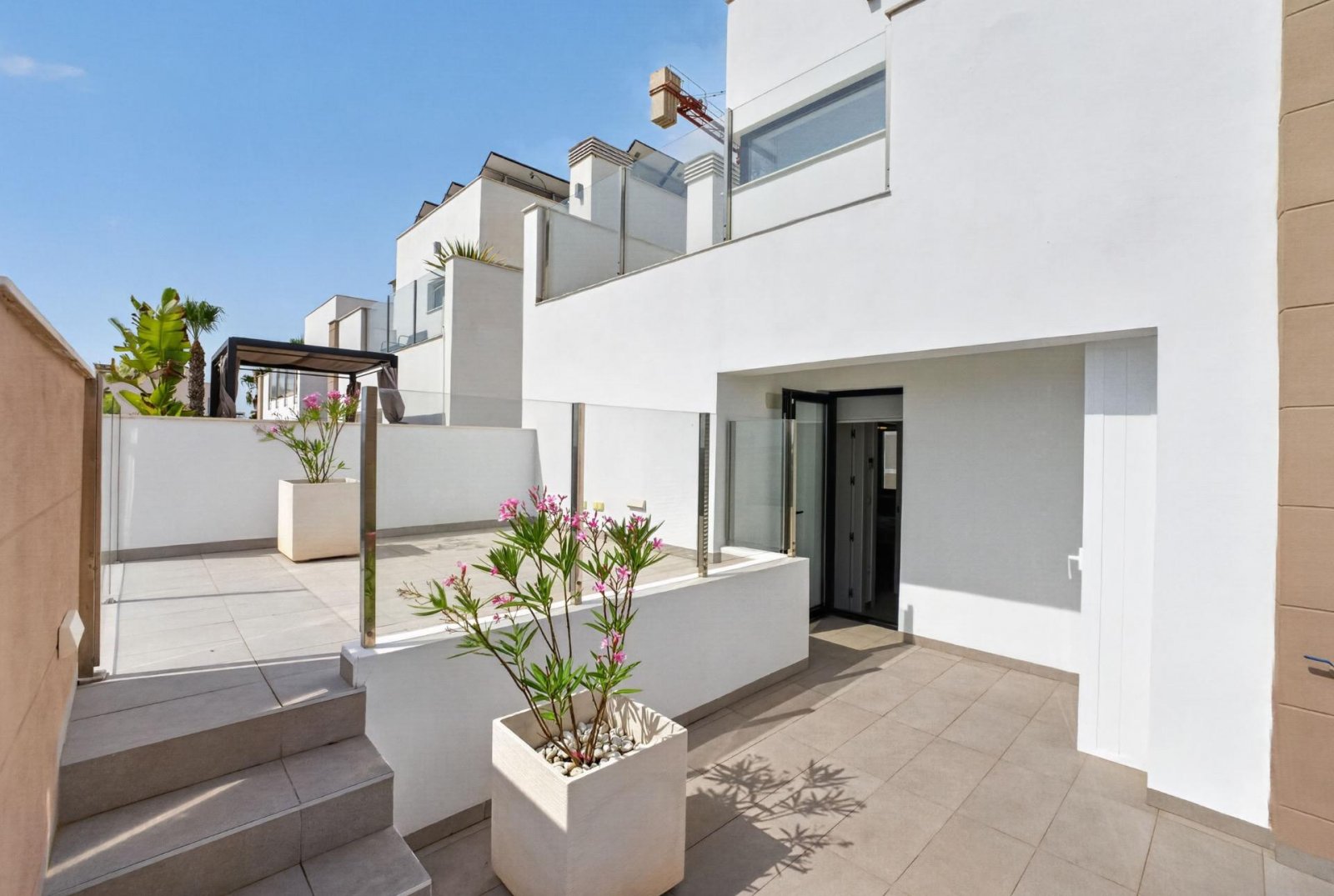 Moderne freistehende Villa mit 3 Schlafzimmern, 2 Bädern, Gäste-WC und privatem Pool in El Raso - 35