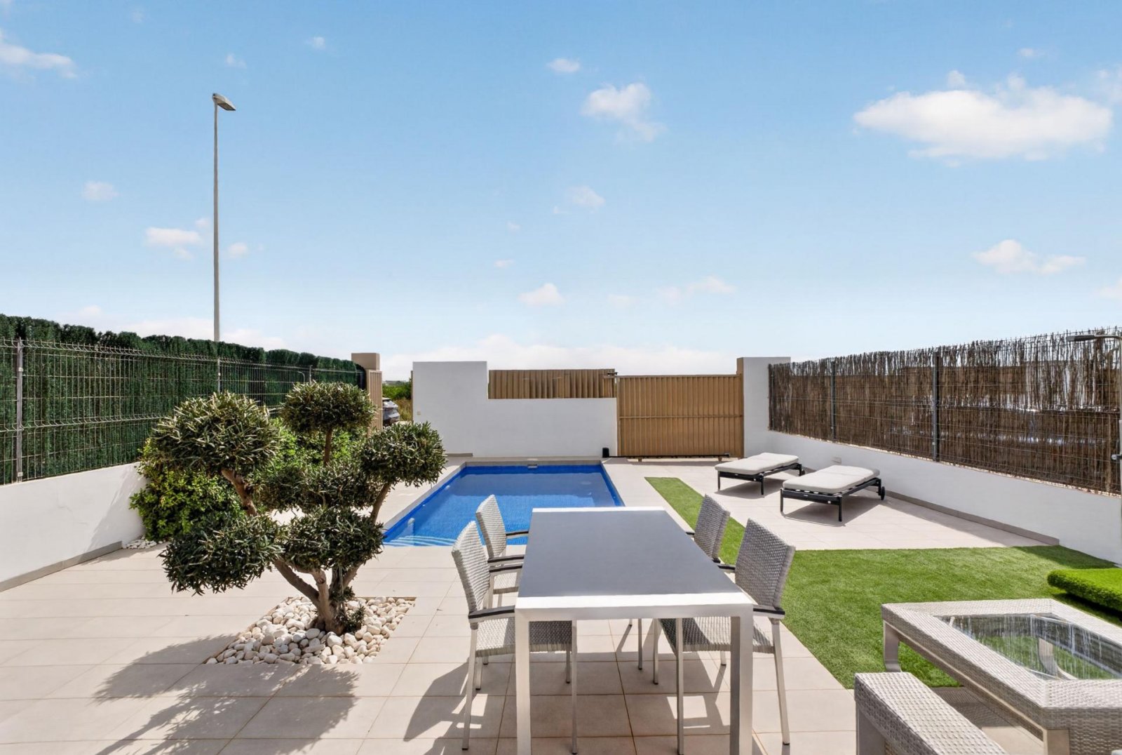 Moderne freistehende Villa mit 3 Schlafzimmern, 2 Bädern, Gäste-WC und privatem Pool in El Raso - 48
