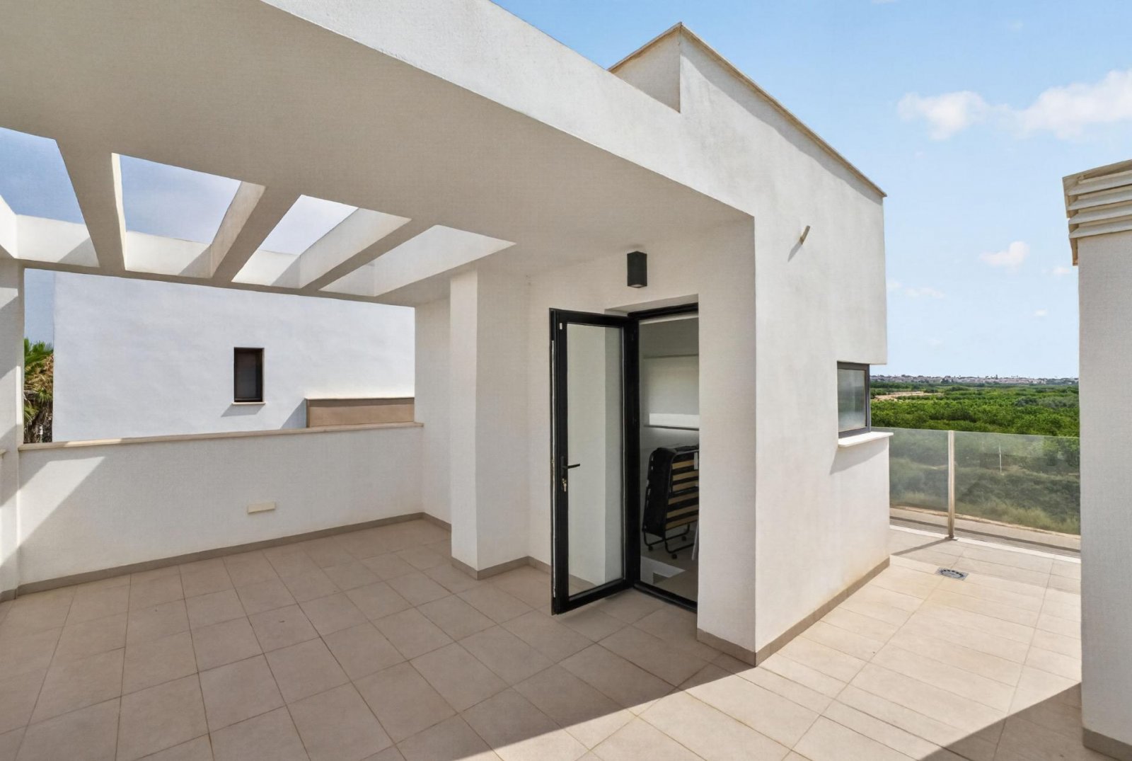 Moderne freistehende Villa mit 3 Schlafzimmern, 2 Bädern, Gäste-WC und privatem Pool in El Raso - 38